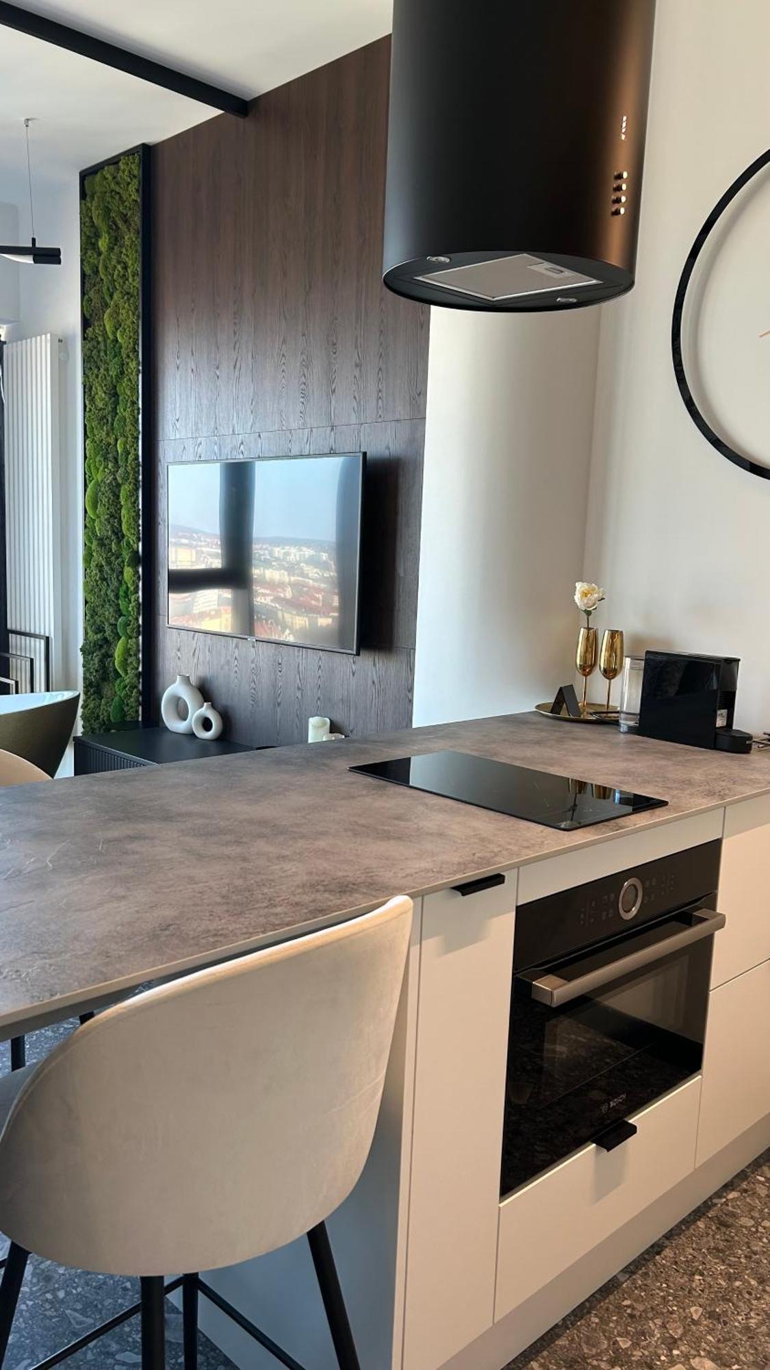 Hanza Tower 24 Jacussi & Pool Apartament *